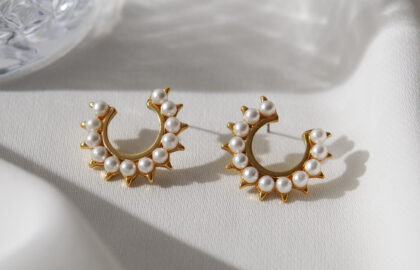 aesthetic-golden-earrings-with-pearls