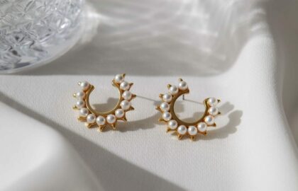 aesthetic-golden-earrings-with-pearls