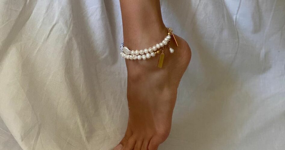 dove-si-mette-la-cavigliera-gioiello-donna