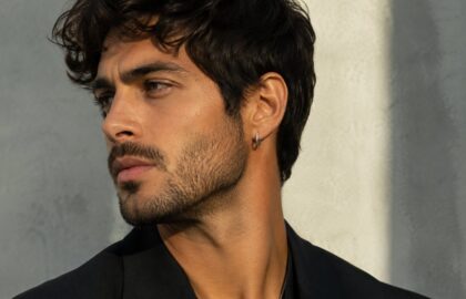 uomo orecchino guida